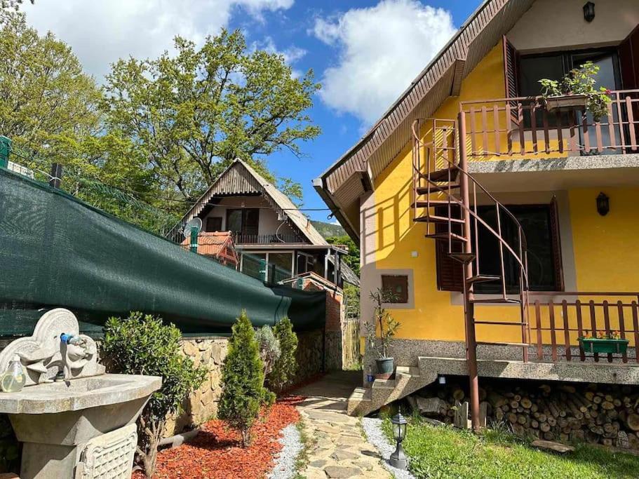 Cosy Mountain Villa In Nizepole 비톨라 외부 사진
